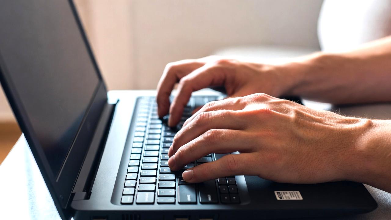動画編集やゲームなど用途別にPCを選ぶイメージ