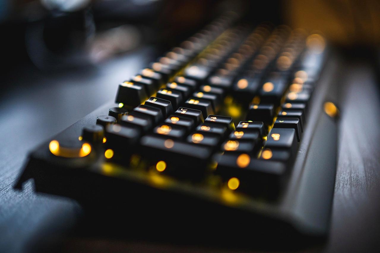 ノートPCとデスクトップPCの利用環境差による再起動影響の比較