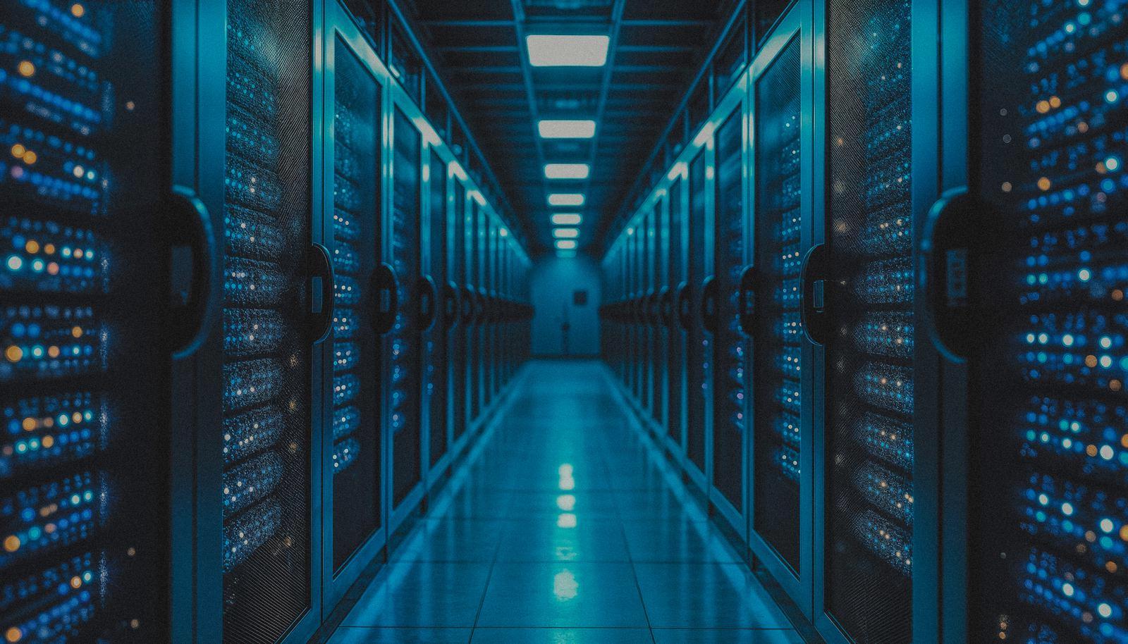 RAID構成されたNASでデータを安全に保管するイメージ