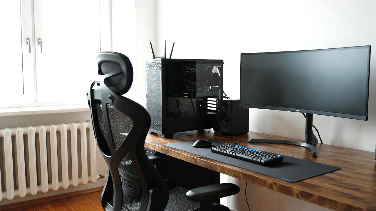 ゲーミングPCの高負荷利用時の電源管理を解説するイメージ