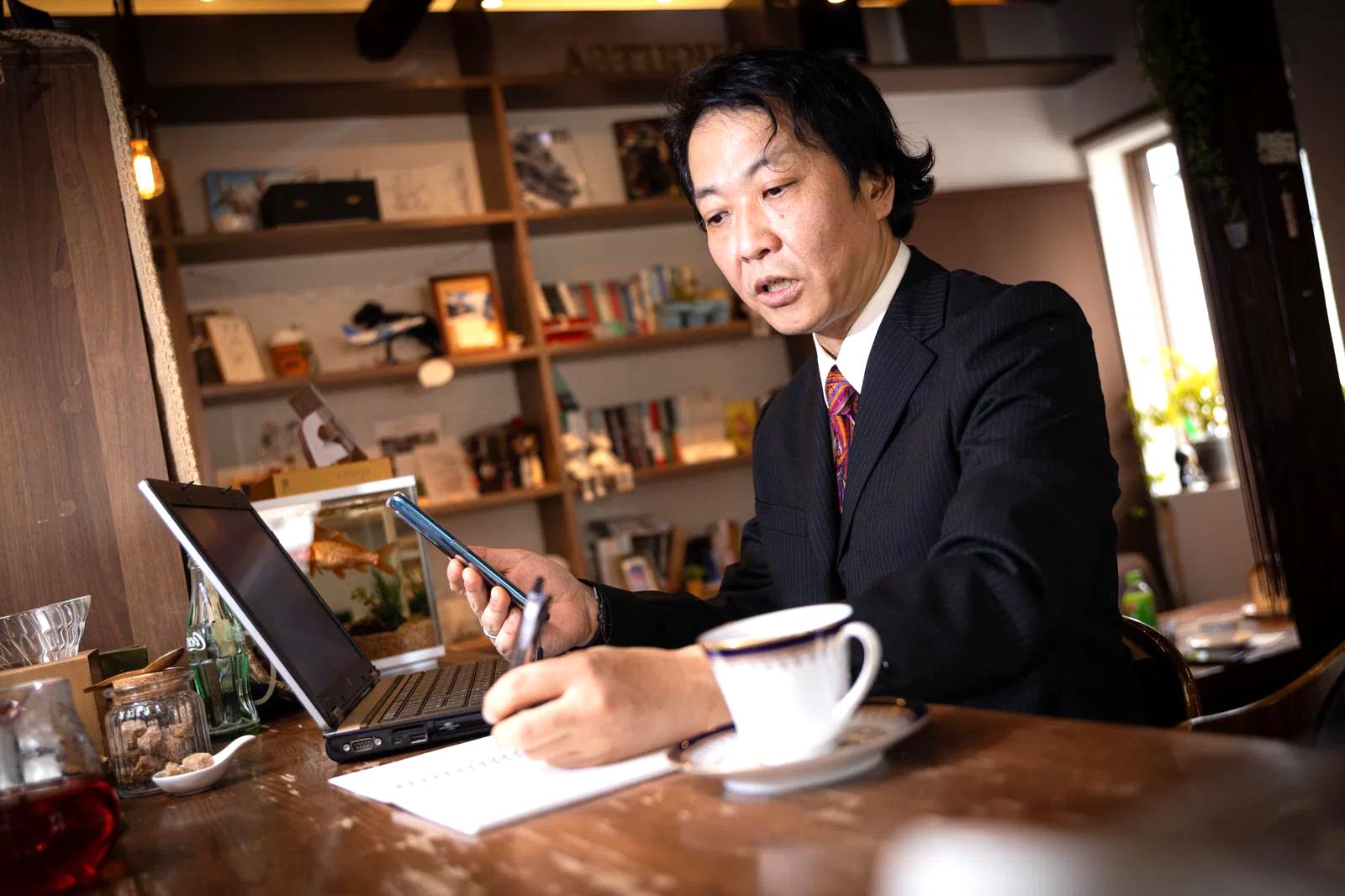 仕事用とプライベート用でスマホを使い分ける生活イメージ