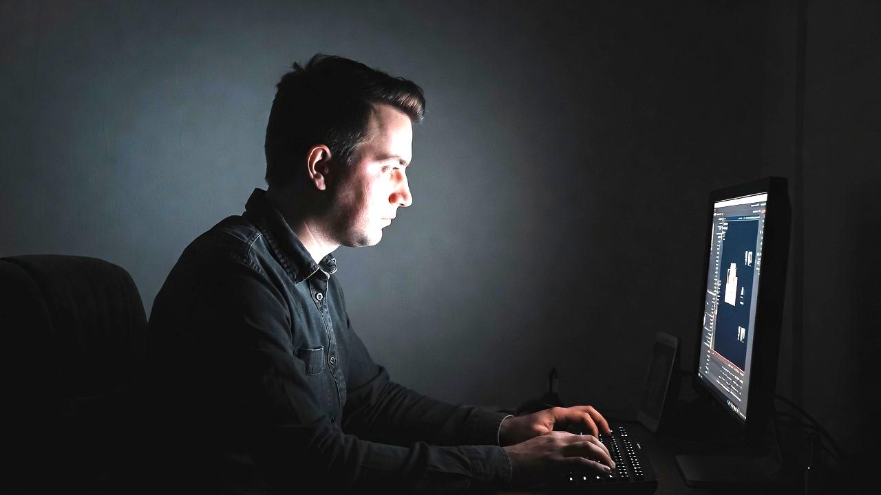 PCの電源オンオフ回数と最適な運用バランスを解説するイメージ
