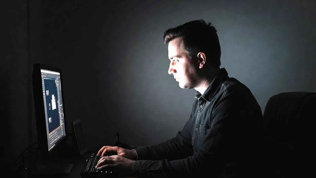 LinuxでWindowsソフトの代替アプリを探す様子