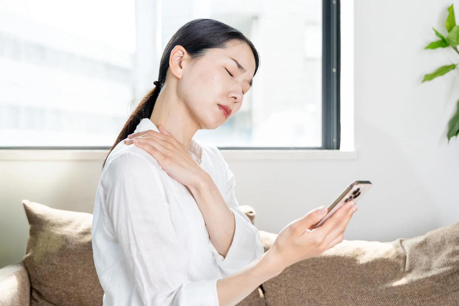スマホ2台運用で発熱とバッテリー負荷を分散するイメージ