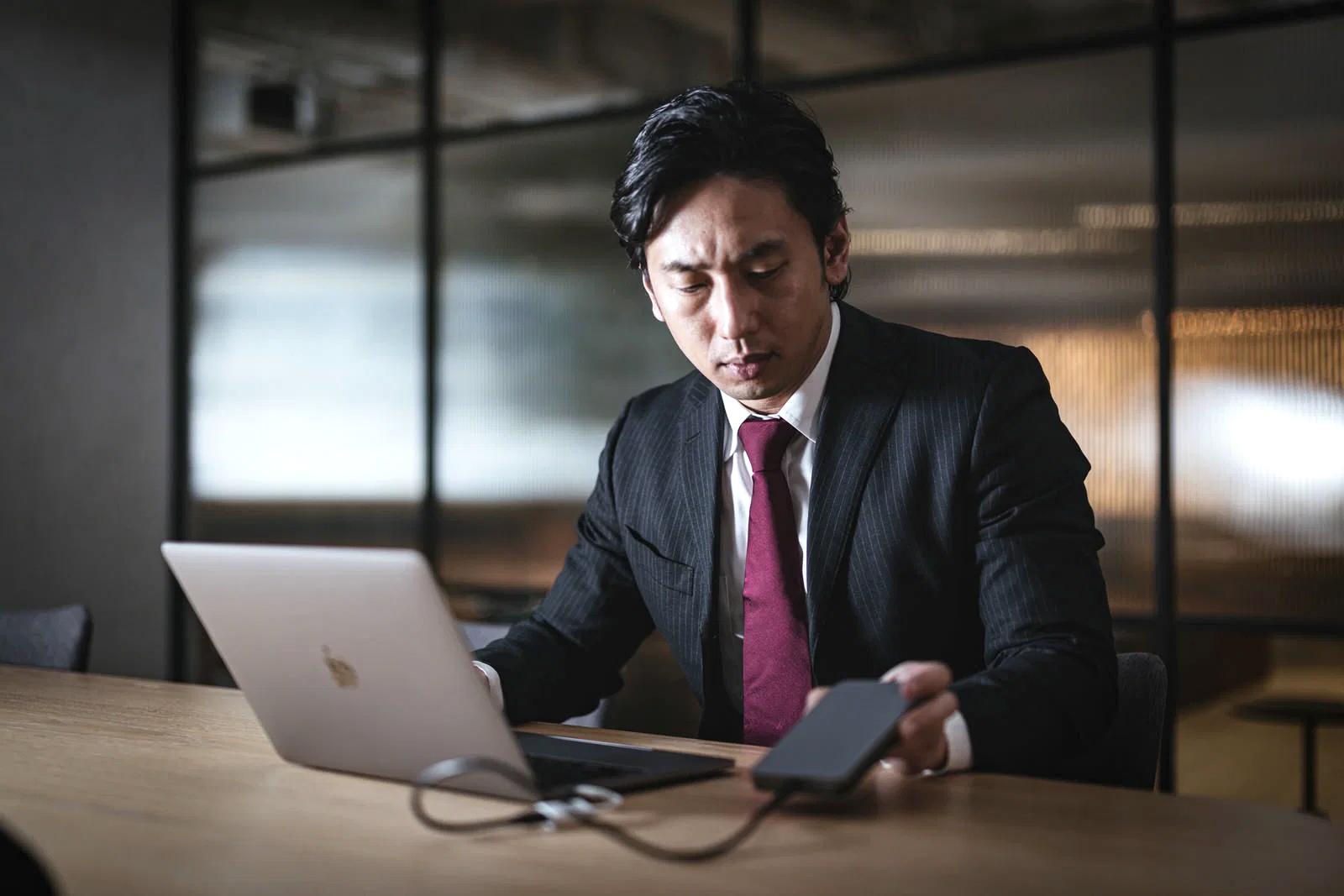 SSDの書き込み回数と寿命の関係を示す概念図