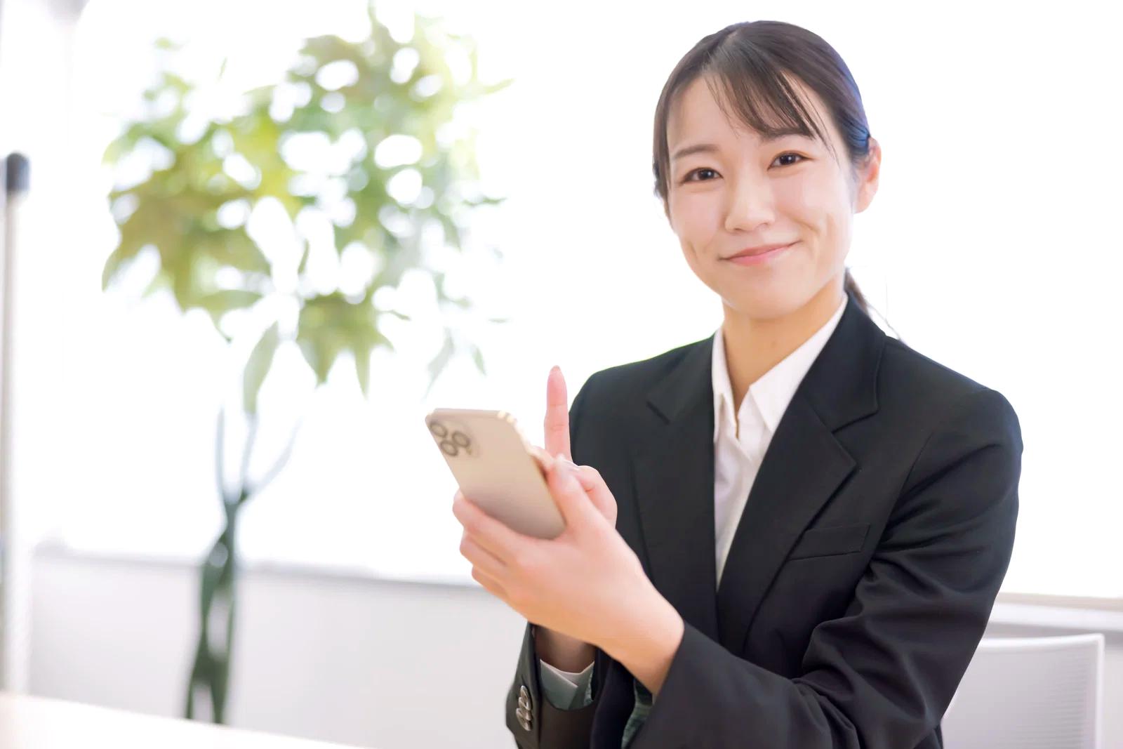 スマートフォンのストレージ容量とデータ管理を示す画面