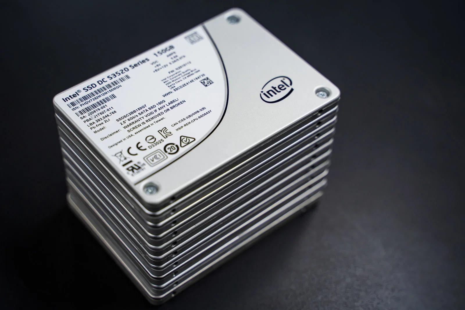 RAID 5の容量計算例を示したHDD構成イメージ