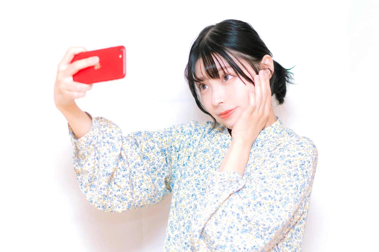 照明やエアコンを音声で操作するスマートホーム環境