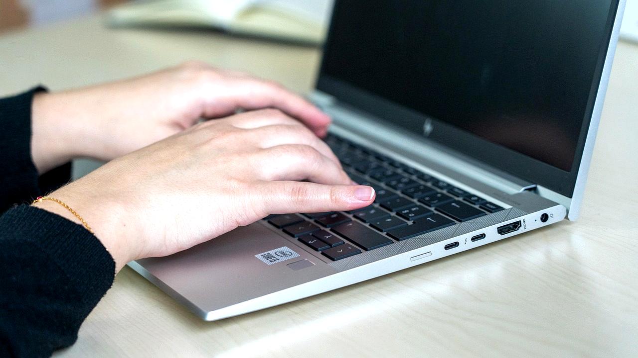 手首に負担をかけない無線マウスの理想的な配置