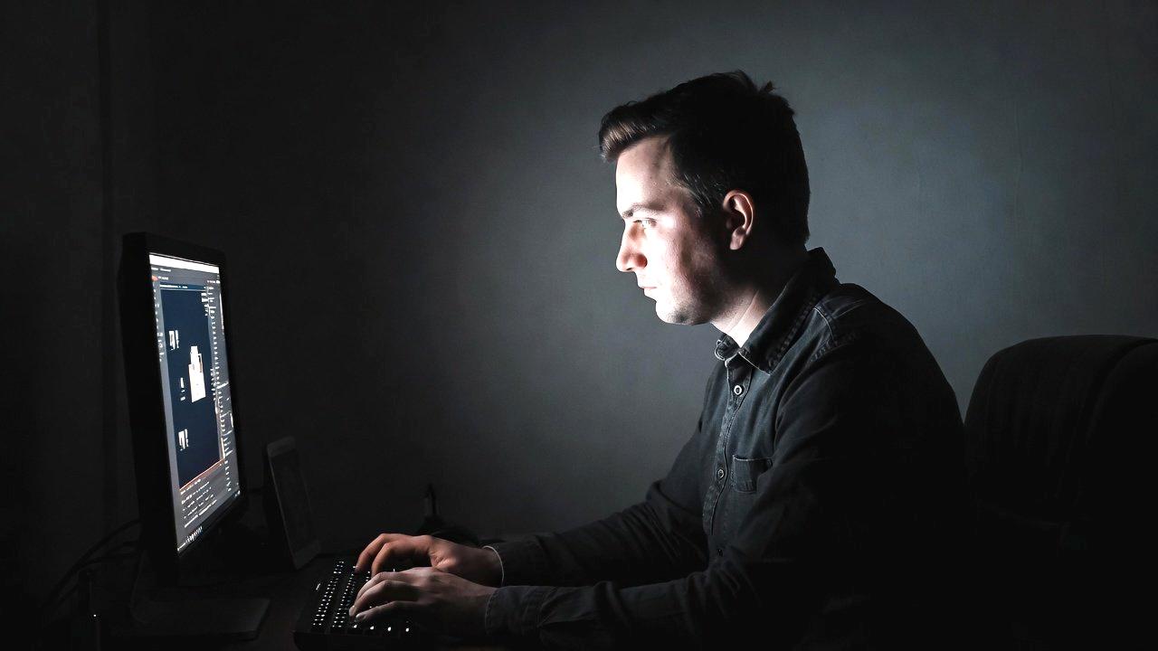 KubuntuとArch Linuxの比較結果を踏まえて最適な選び方を示すイメージ