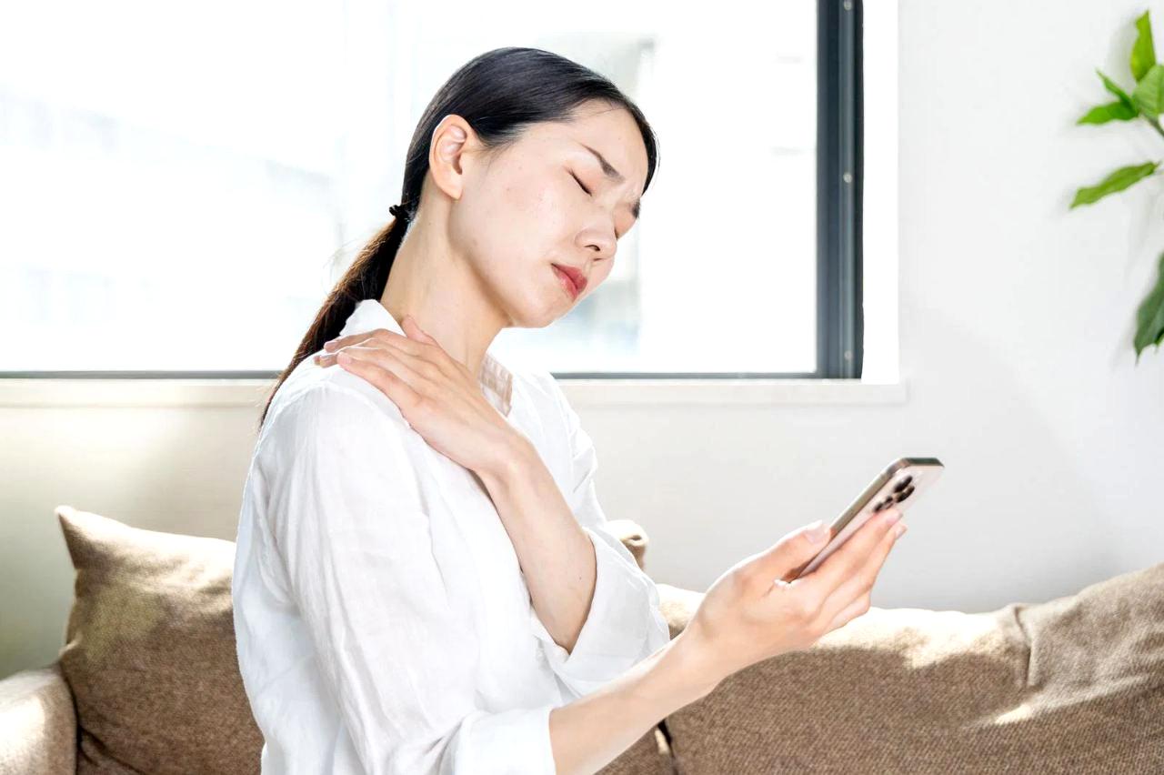 スマートフォン修理や点検を検討するイメージ