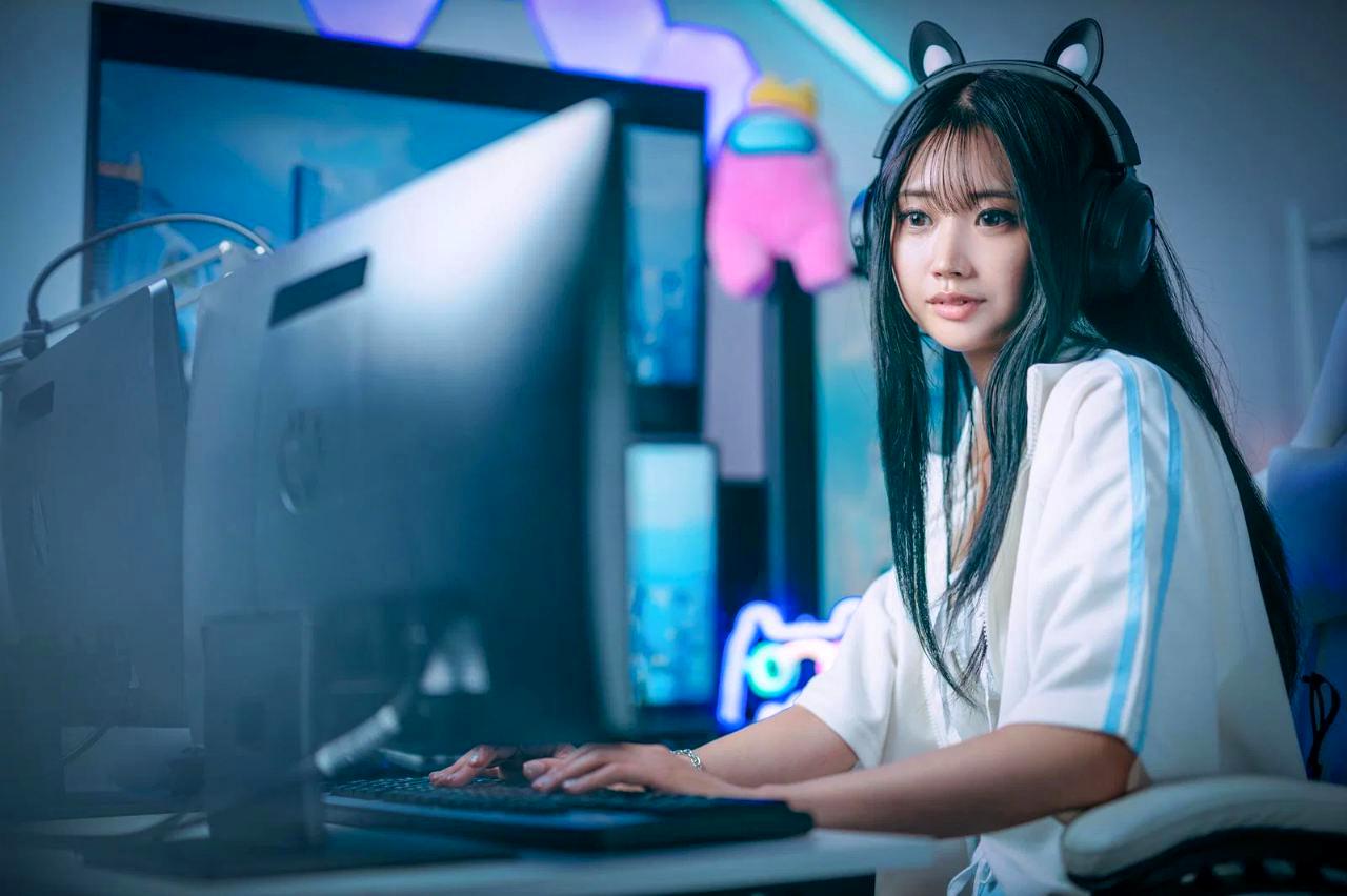 新品と中古のミニPCを比較するイメージ