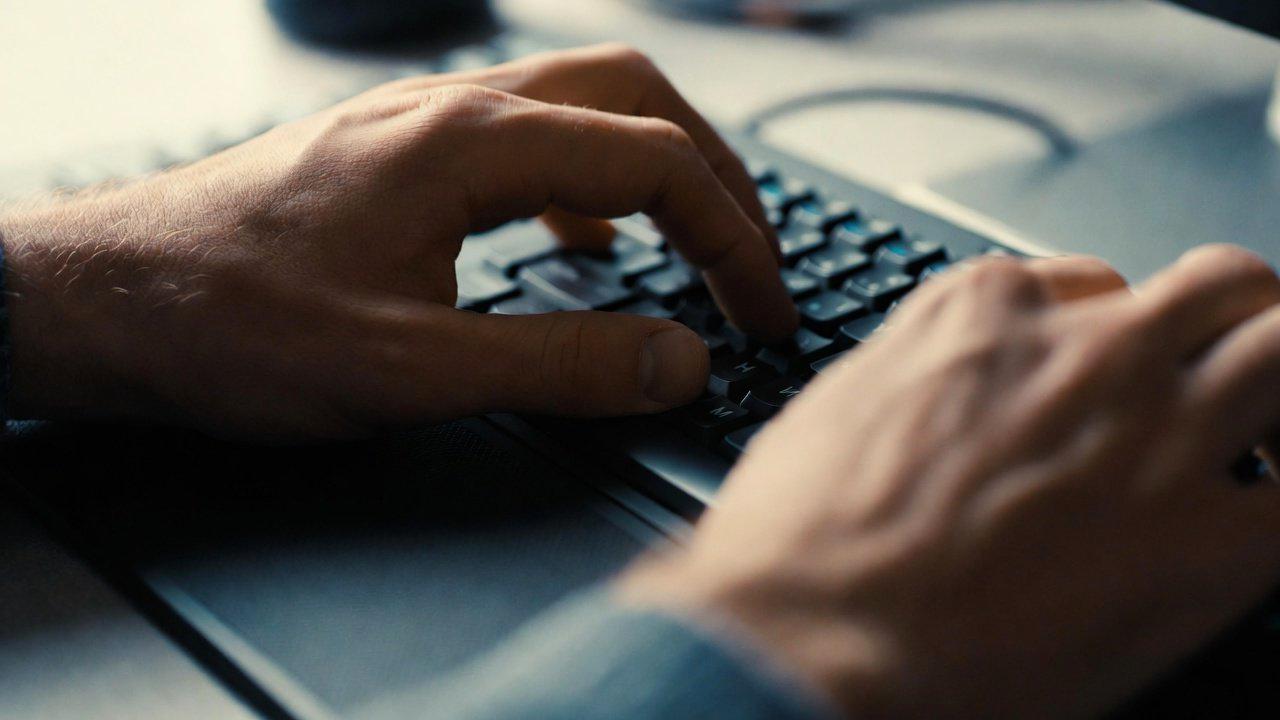 安価な無線キーボードを選ぶ前に性能や注意点を確認するデスク環境