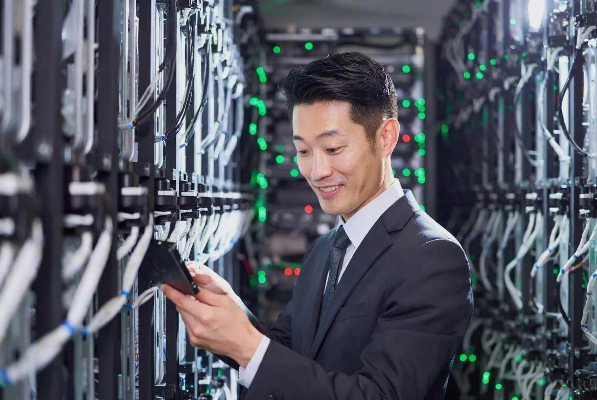 外付けSSDの価格推移グラフと在庫状況を示すイメージ