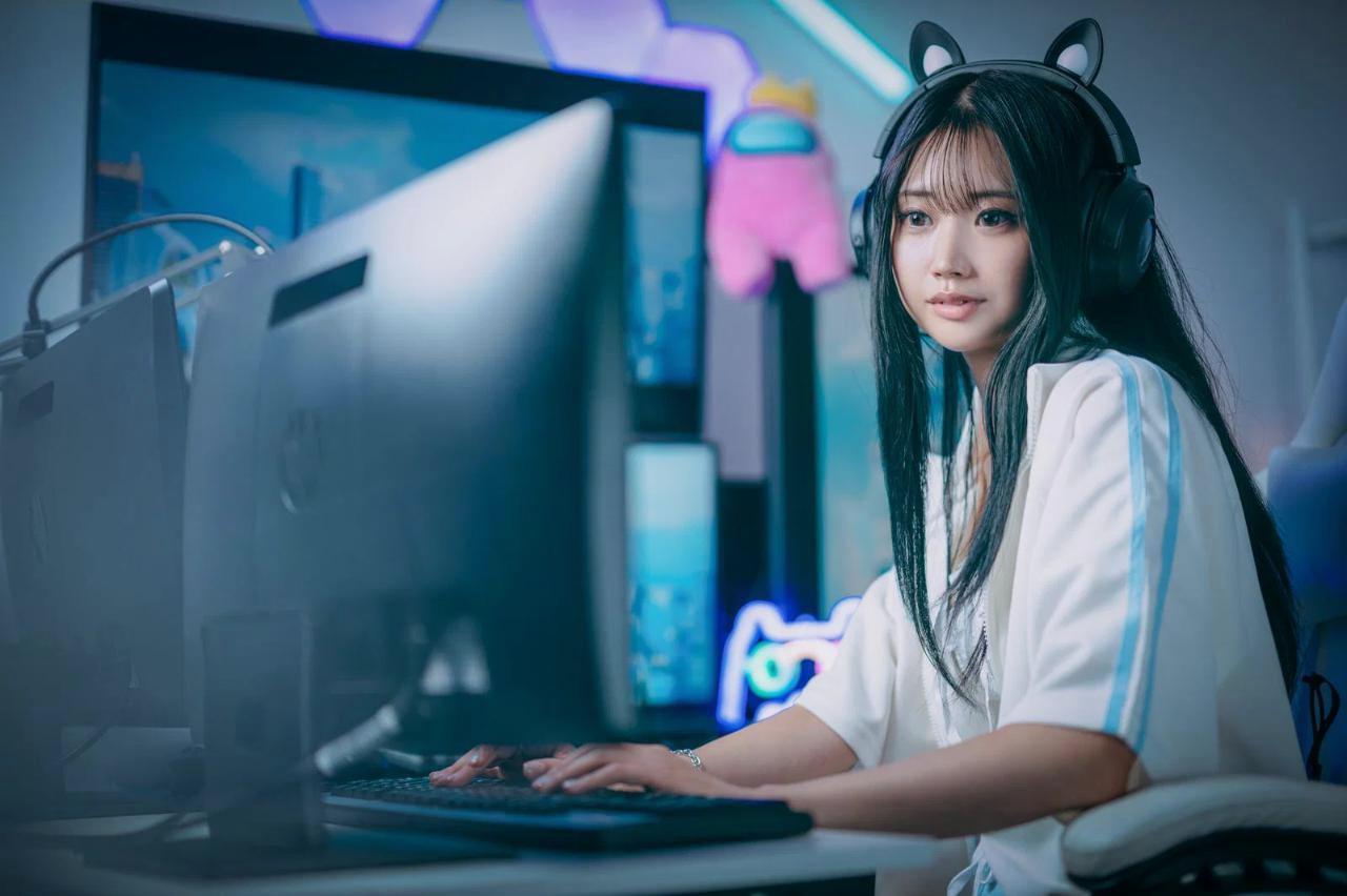 ヘッドホンのイヤーパッドやヘッドバンドパッドを交換している様子