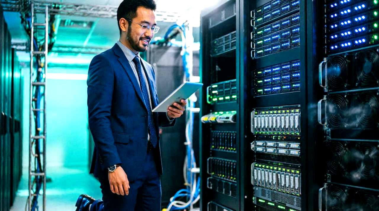 RAIDとバックアップの役割の違いを対比したデータ保護イメージ