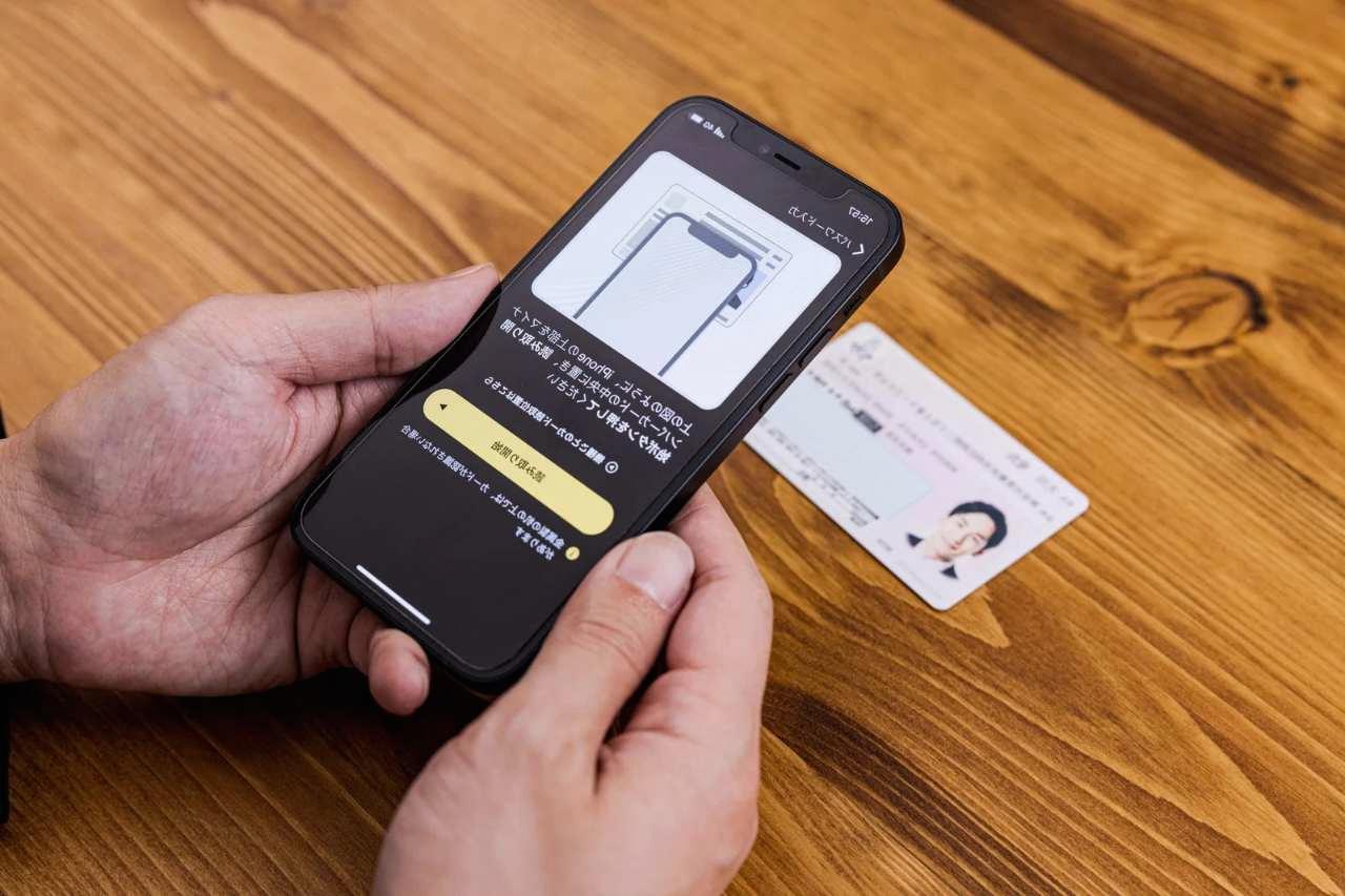 スマホの設定を変更して動画編集を快適化するイメージ