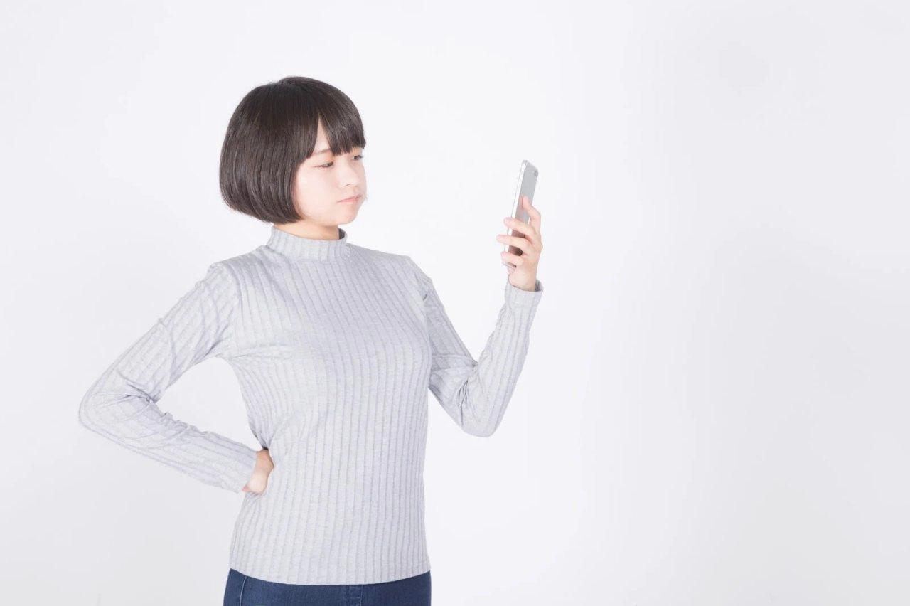 iPhoneの設定画面で省電力機能を調整するイメージ