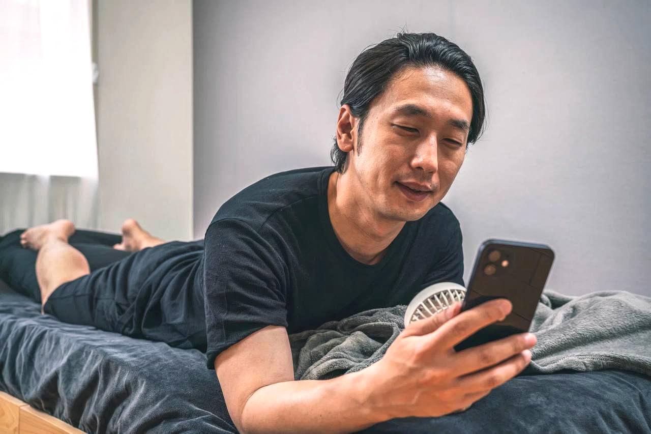 スマートフォンでブラウザアプリを選択している画面