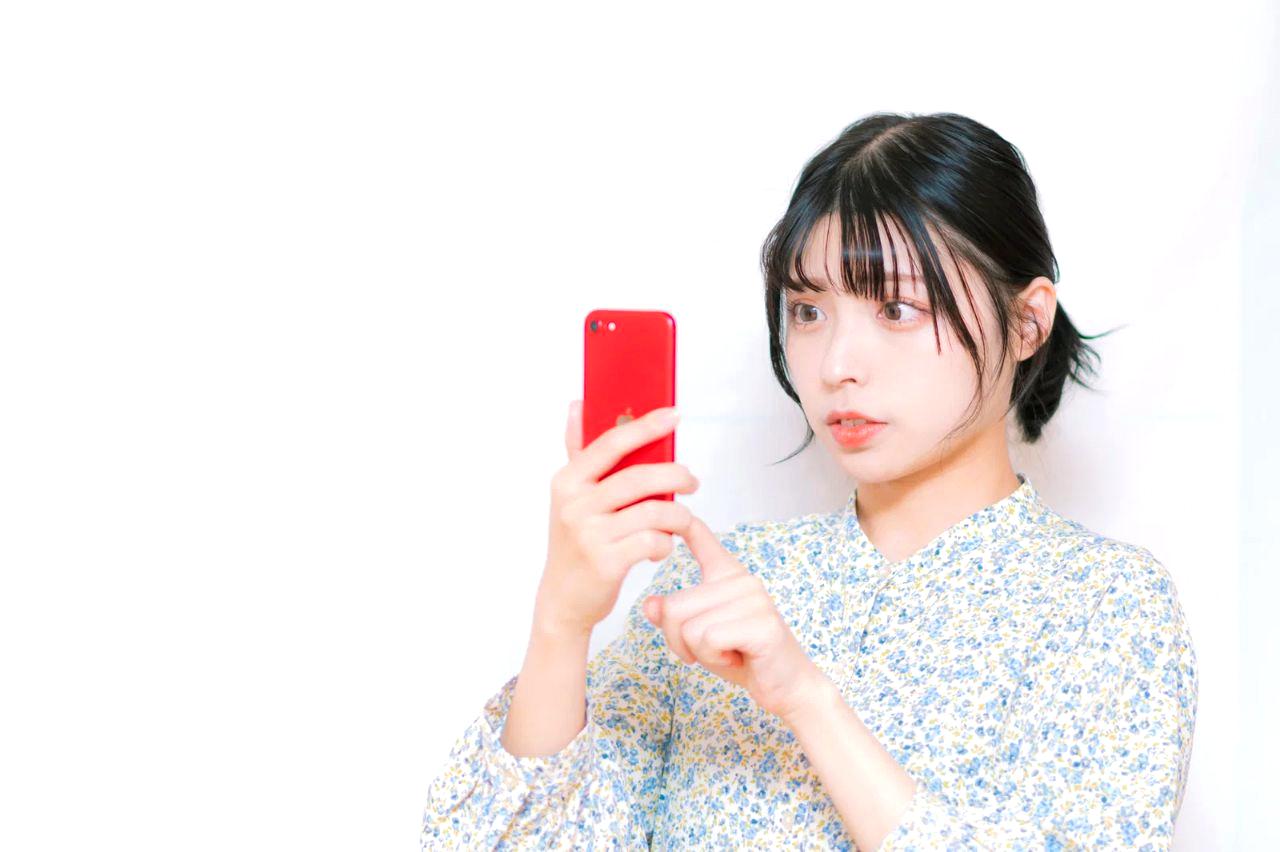 中古の整備済みiPhoneを賢く活用する様子のイメージ画像