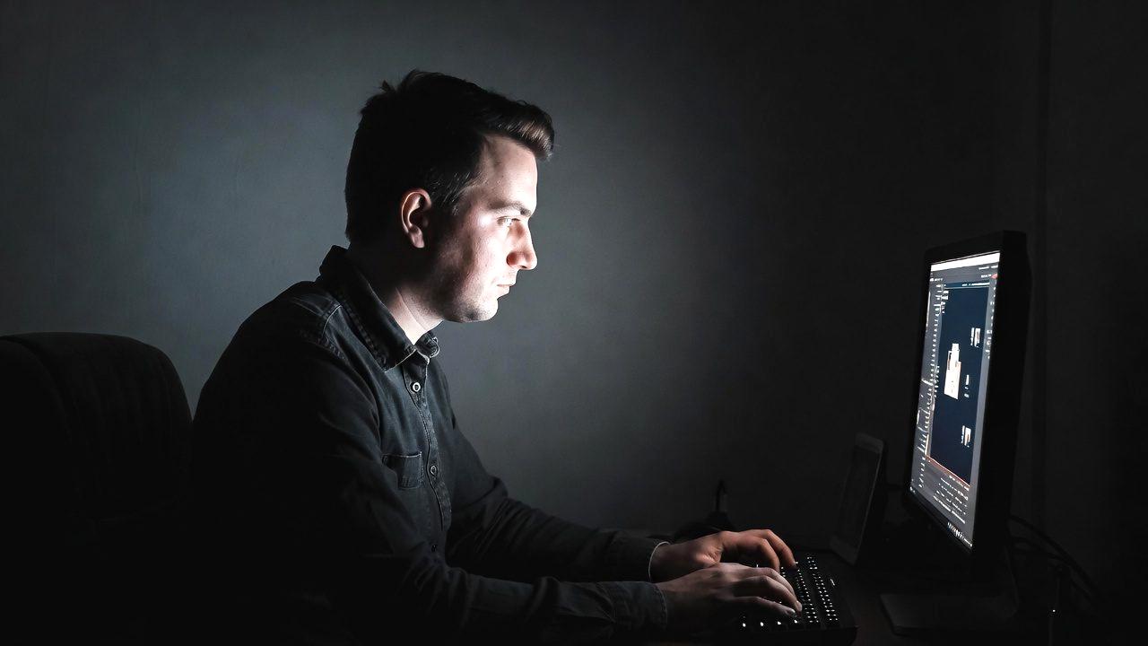 MX Linuxの軽量なデスクトップ環境を表示したパソコン画面