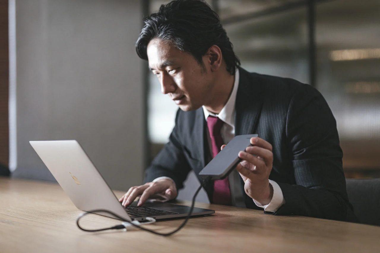 メモリ2GB、4GB、8GBのラベルが付いたPCのスペックシール