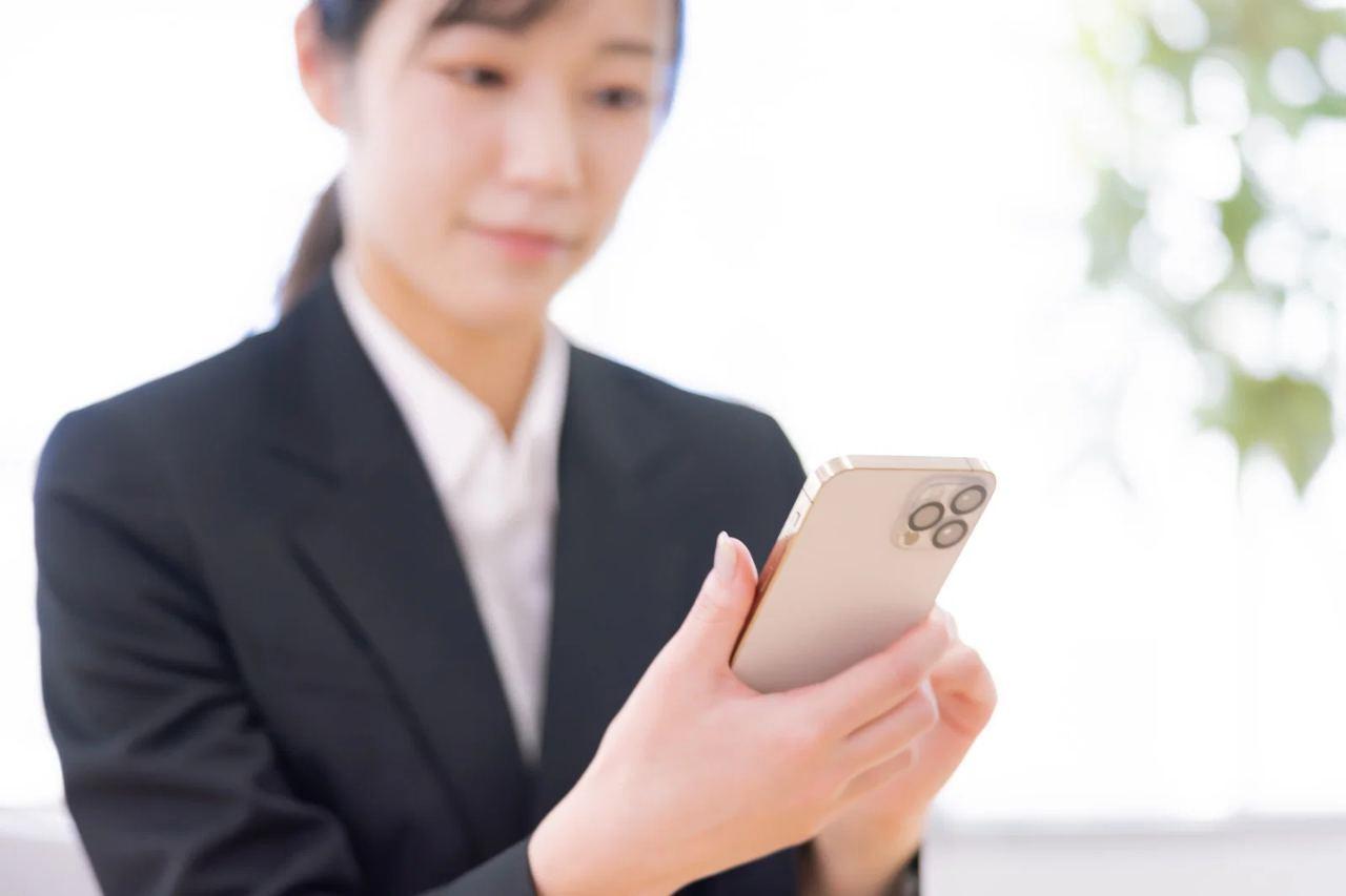 iPhone2台持ちでよくある失敗とその対処法を示すイメージ