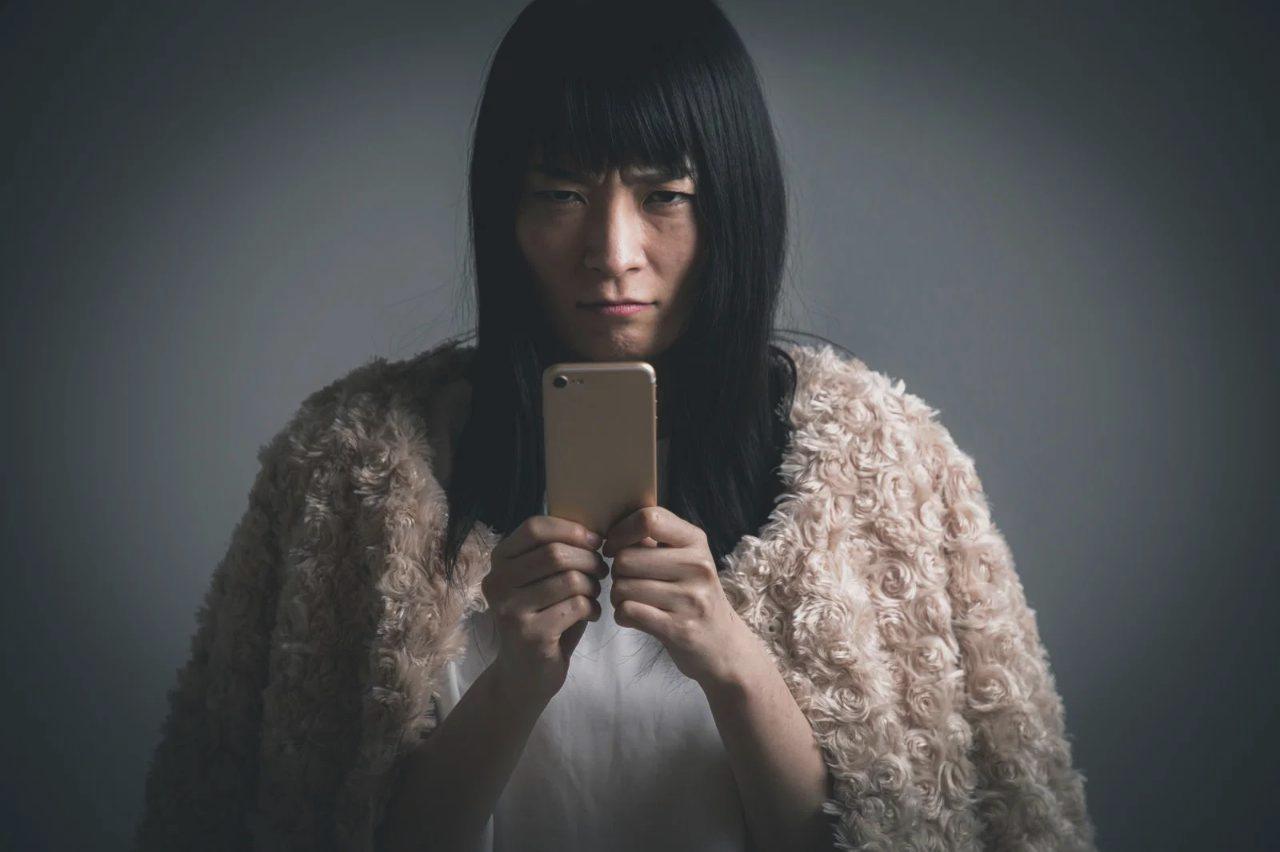 中古iPhoneのバッテリートラブルで困るユーザーのイメージ