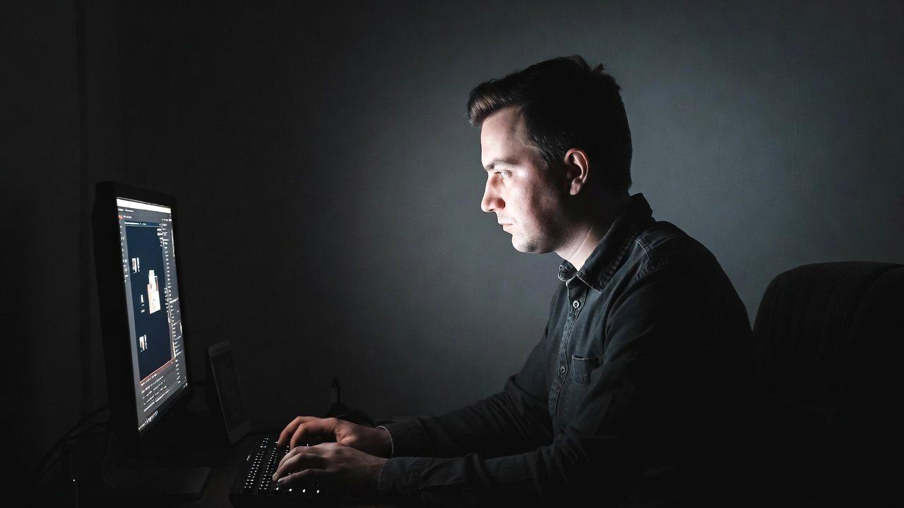 XubuntuのXfceデスクトップ上でファイルマネージャーとターミナルを開いている様子