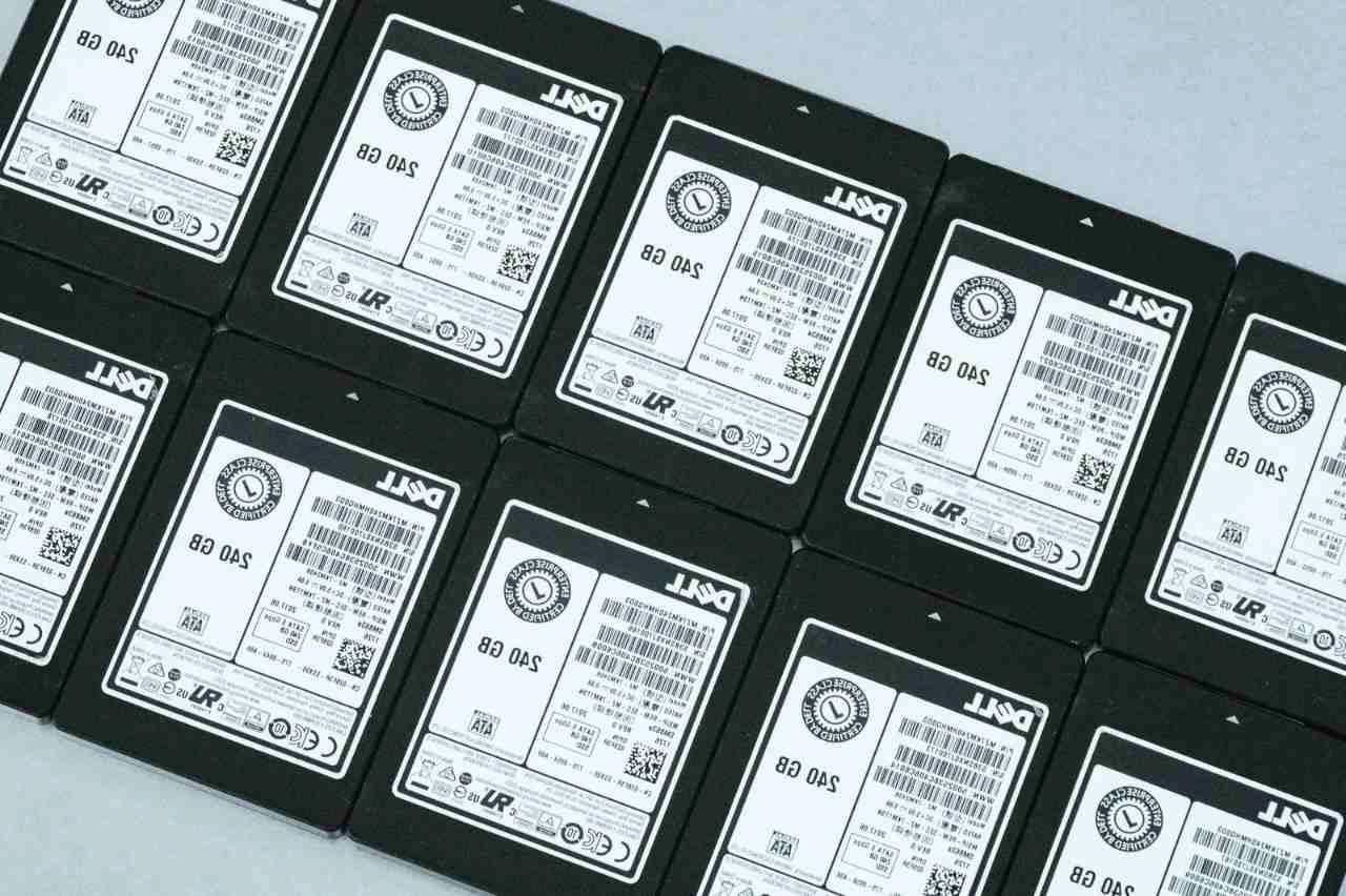 スマートフォン内のデータ破損やファイルエラーを示すイメージ