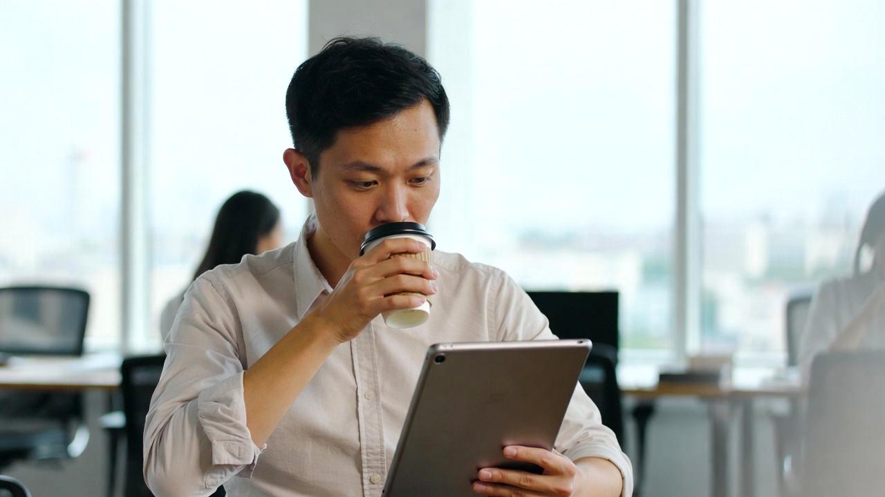 用途別に最適なiPadサイズを選んでいる比較イメージ