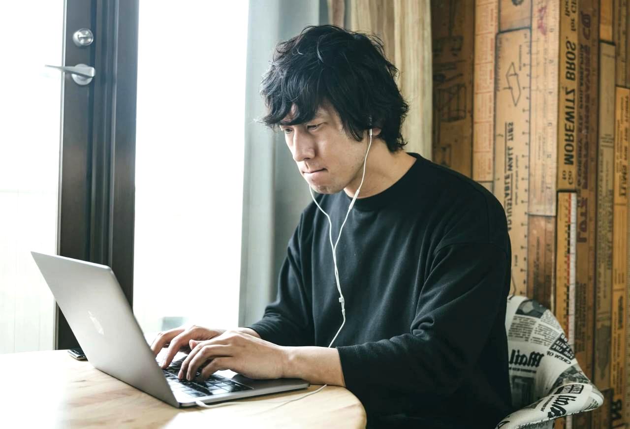 中古デバイス購入後のトラブルを想定したPC確認イメージ