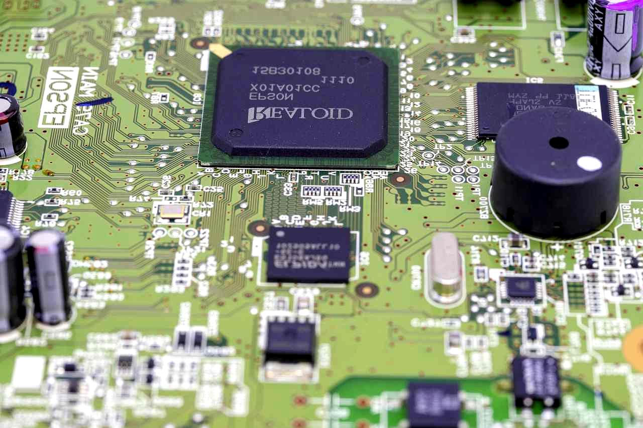 XfceとLXQtの設定ダイアログを並べた比較スクリーンショット