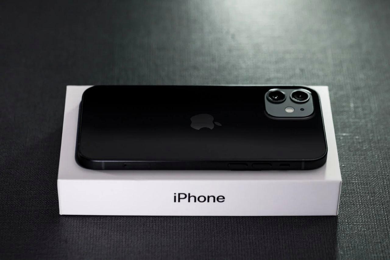 中古iPhone選びで水没マークを確認することの重要性を示すイメージ