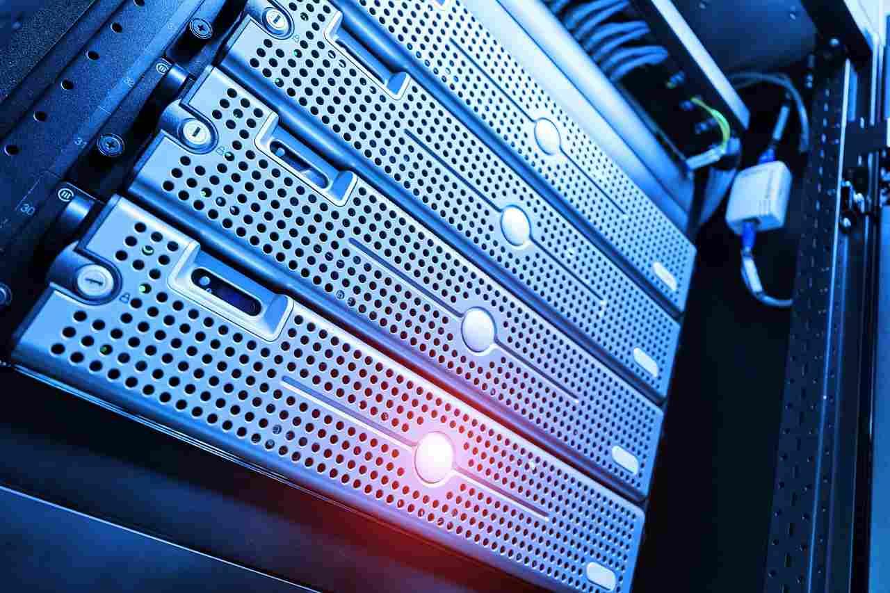 複数のバックアップ先にデータを分散保存する概念図画像