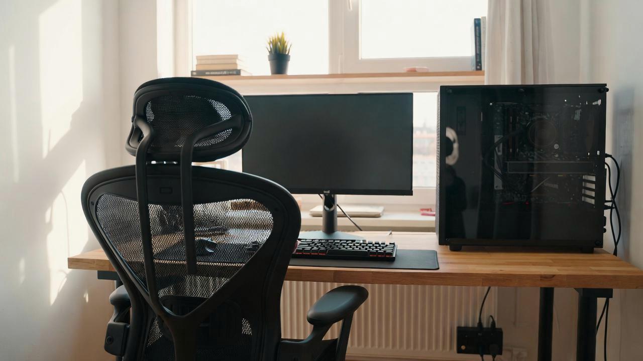 Linux MintとZorin OSのシステム要件と動作の軽さを比較する画像