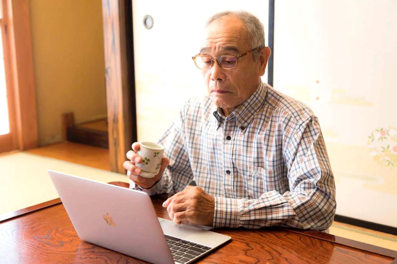 端末でlspciを実行し、認識されないWi-FiチップのベンダーIDを確認している様子