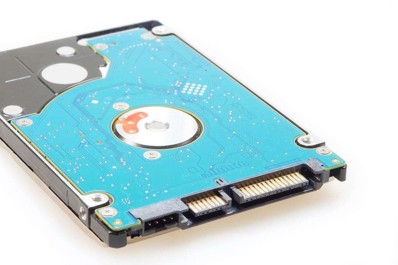 安全なデータ管理を実現するRAIDストレージ環境のイメージ