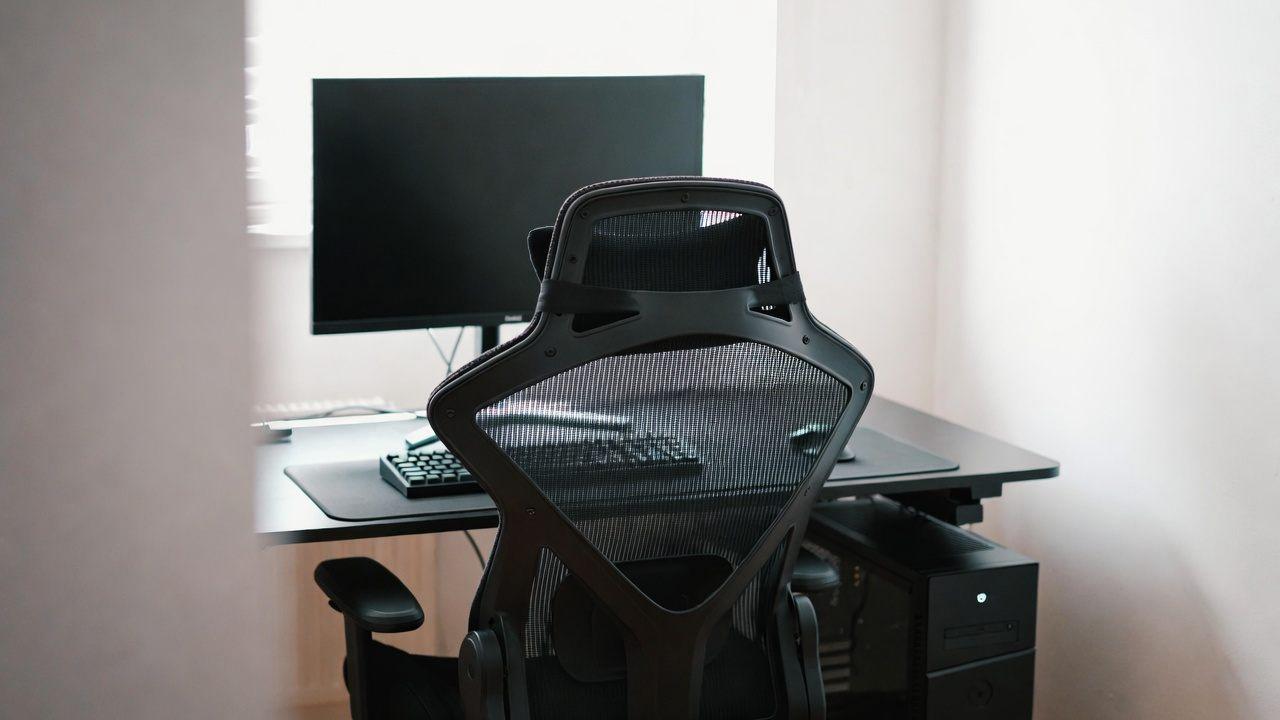 アンチファティグマットとフットレストを使った負荷分散のイメージ