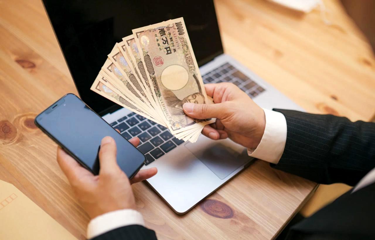 iPhone単体学習とPC併用学習の違いを比較するイメージ