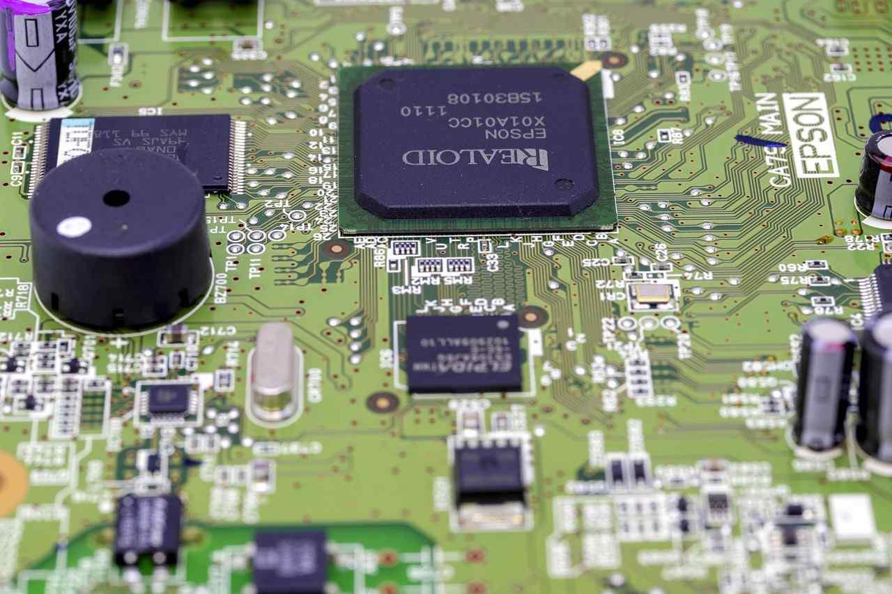 低スペックPCの救済にはLubuntuとMX Linuxの適切な選択が不可欠なことを示す画像