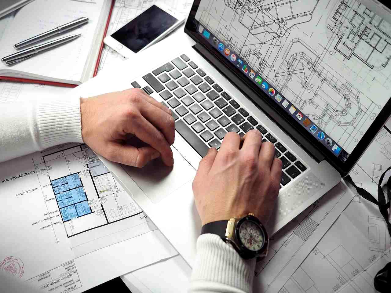 バッテリー交換後のMacBook Airで快適に作業している様子と性能比較