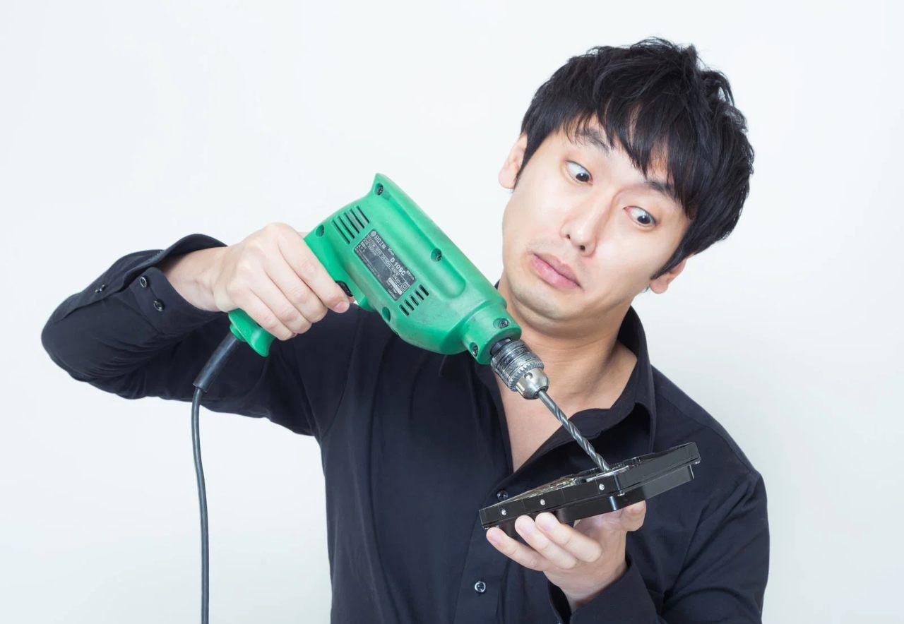 RAID復旧時のリビルド処理とドライブ負荷を表したイメージ